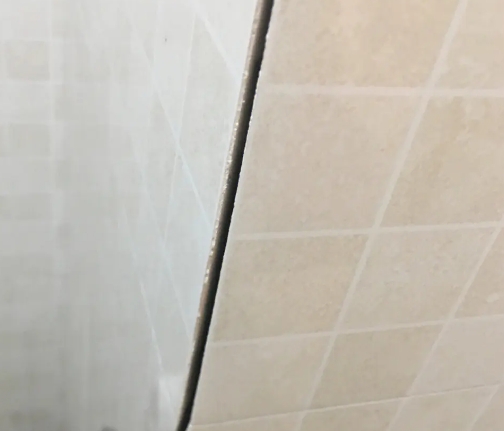 交口瓷砖空鼓维修公司分享阳台瓷砖脱落的修复过程可以分为以下几个步骤